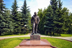 Памятник Г.Титову в Краснознаменске